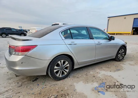 2011 Honda Accord Lx z USA, uszkodzony, nr VIN 1HGCP2F35BA145703